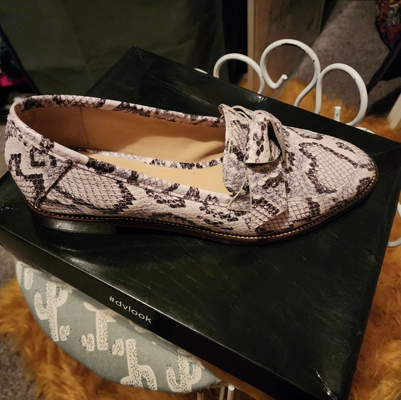 Shoes - Picture 2 of 8